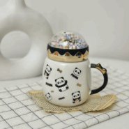 ماگ سرامیکی پاندا با در ضد نشتی رنگی – طرح بامزه و کاربردی – هدیهای شاد برای تمام سنین